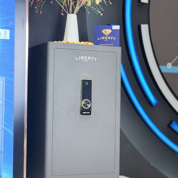Két sắt đồng hồ Liberty LB1000 Pro 6 Watch Winder