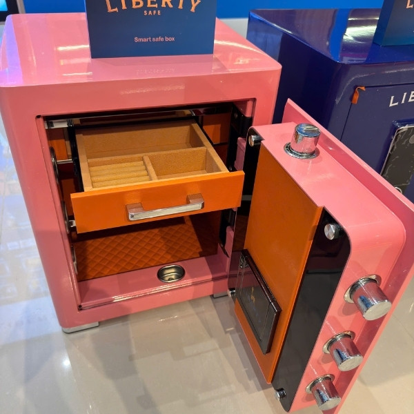 Két sắt Liberty LB50 Pro Màu hồng 