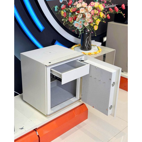 Két sắt vân tay Liberty LBX300 tích hợp sạc không dây
