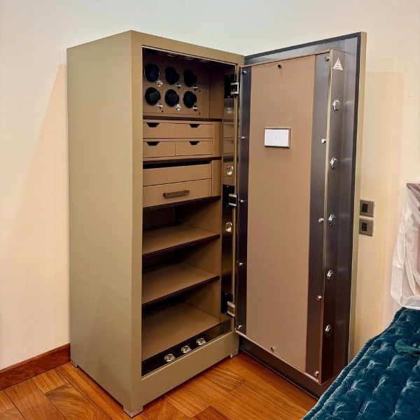 Két sắt Philips Valis Max màu vàng