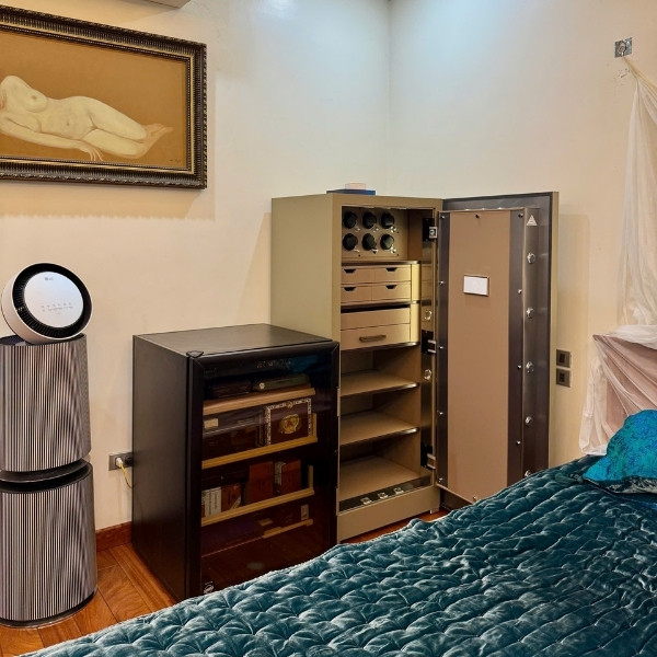 Két sắt Philips Valis Max màu vàng